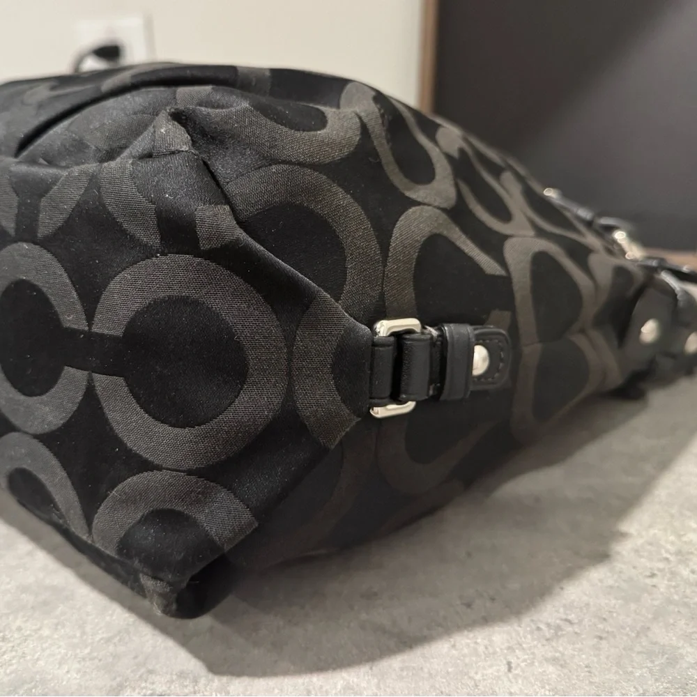 COACH Op-Art Brooke Signature Handbag in GUC! - Picture 6 of 9